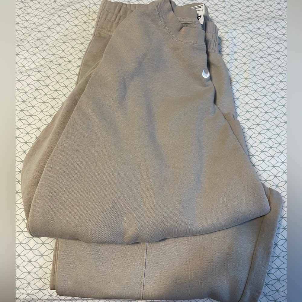 Nike sweat set in taupe/beige